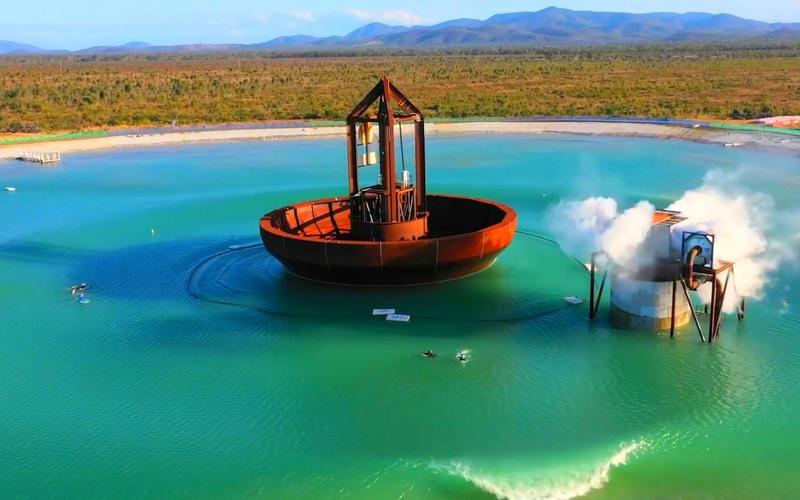 不可思議的人工造浪機,1400噸的金屬拱體,每小時造浪2400個